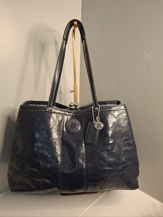 Coach Handbags - Coach Kiss Lock Carryall Shoulder Bag Navy patent leather Great Condition